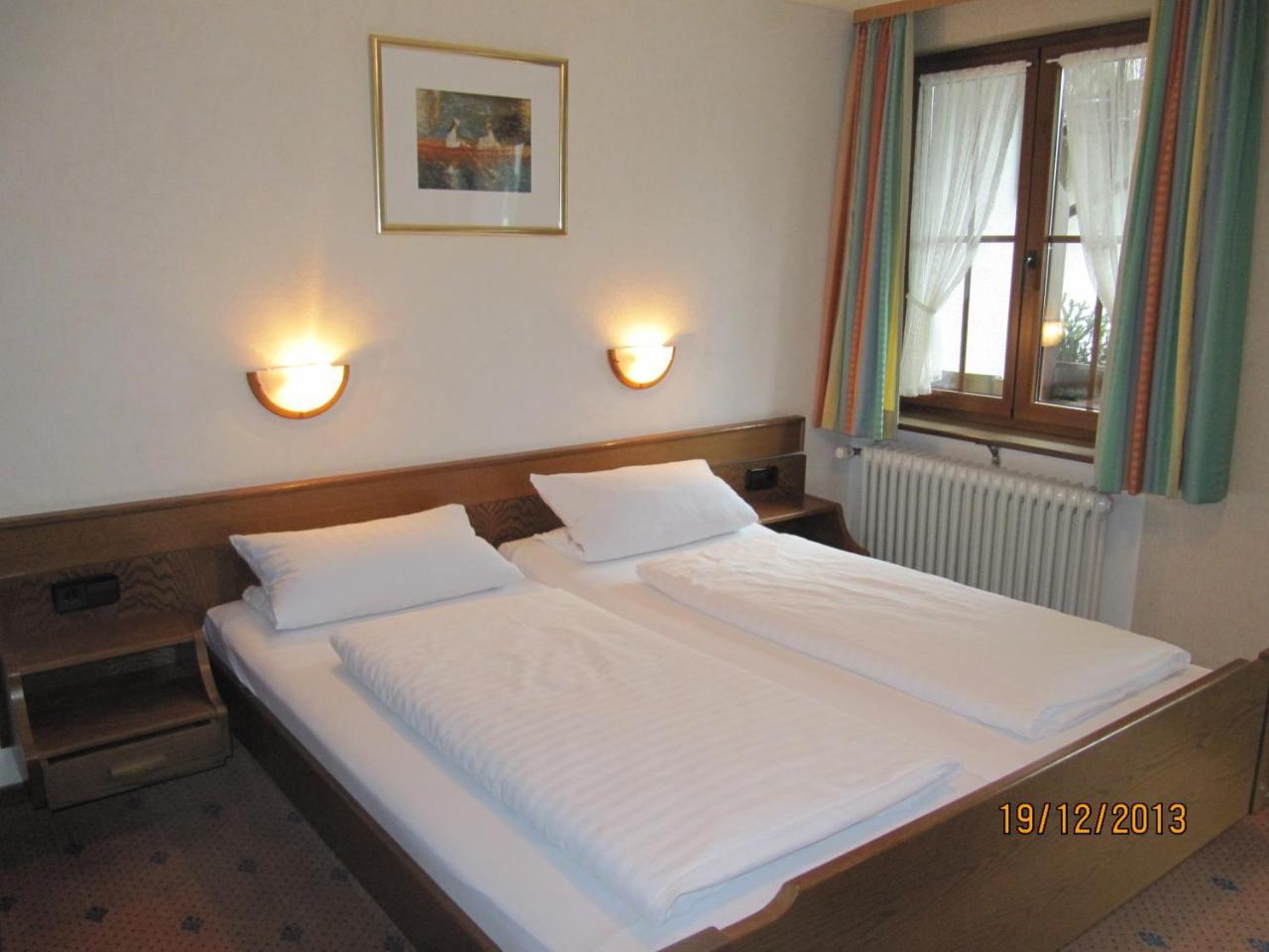 Gasthaus-Krone-Post Simonswald Room photo